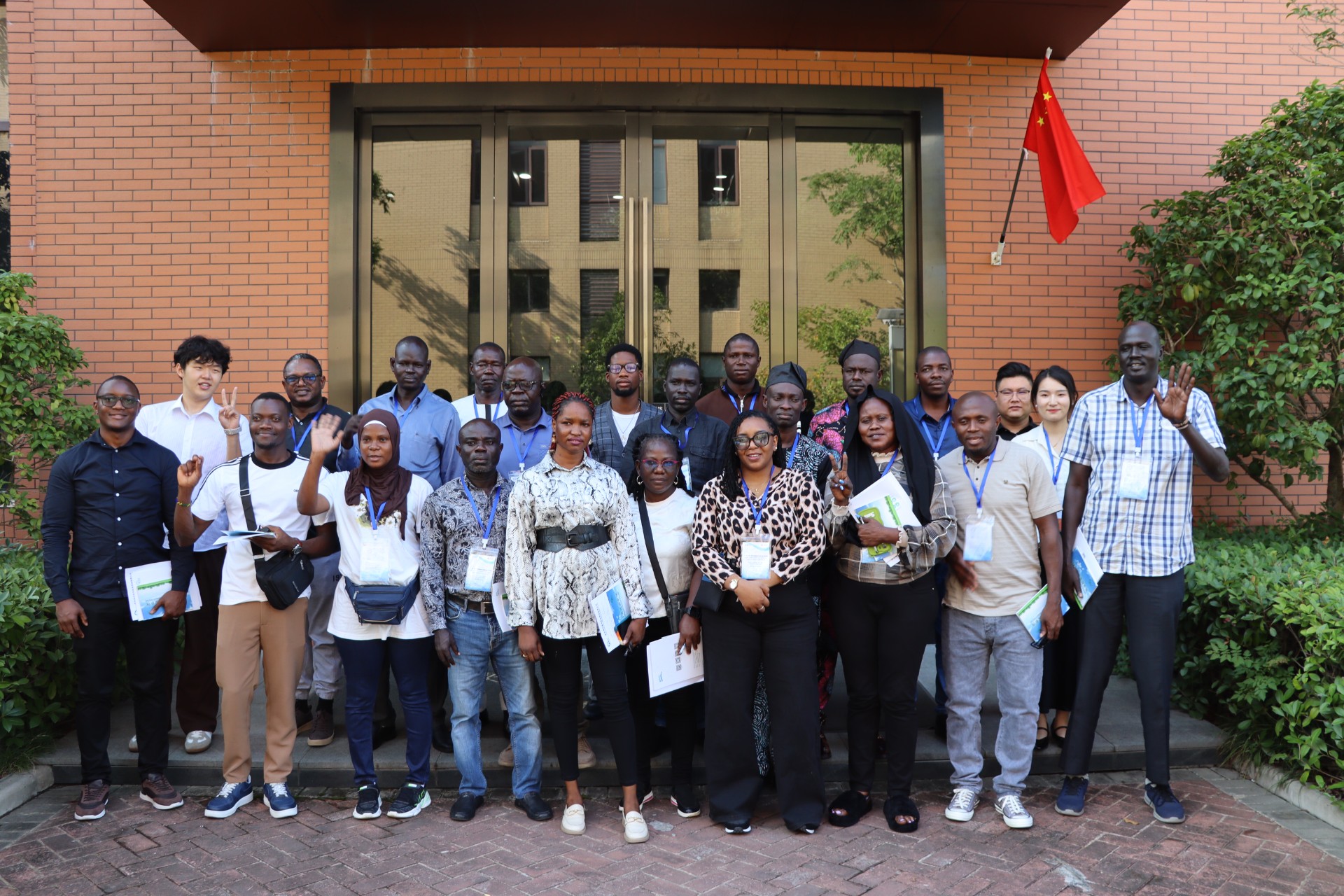 “一帶一路” 國家數據基礎設施建設能力研修班蒞臨國臣調研 共探光儲直柔技術(shù)合作新路徑